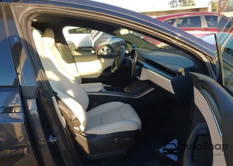 2024 Tesla Model X Plaid Tri Motor All-Wheel Drive z USA, uszkodzony, nr VIN 7SAXCBE66RF446993